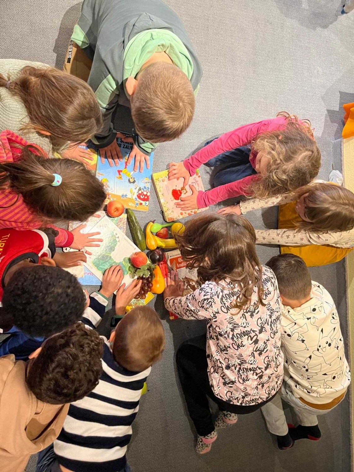 Der Kindergarten entdeckt die Städtli-Bibliothek (Donnerstag, 07.11.2024)